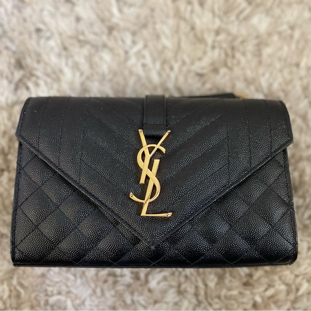 Small YSL Envelope Chain Shoulder Bag. In really good condition